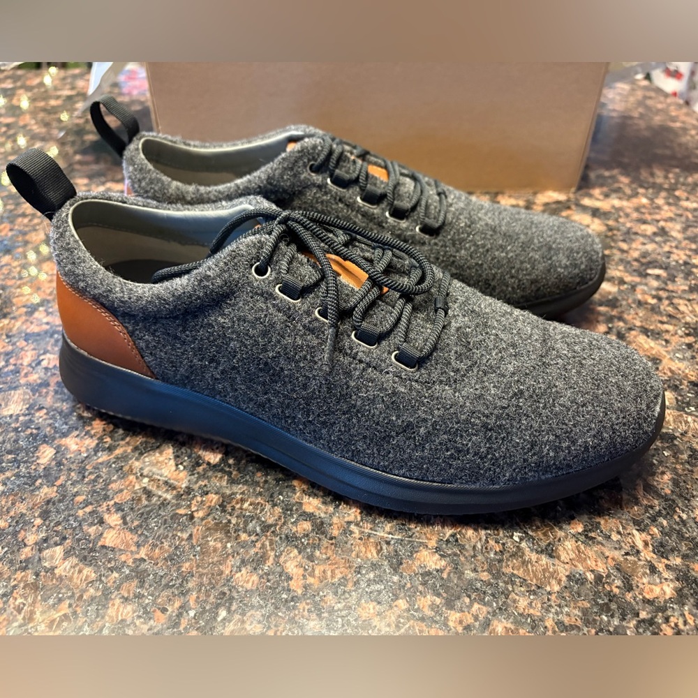 New in Box Men’s Johnston & Murphy Amherst U-Throat Dark Gray Wool 10.5